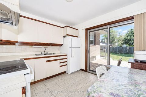 Photo 19 at 60 Vradenberg Drive, Sullivan, Toronto