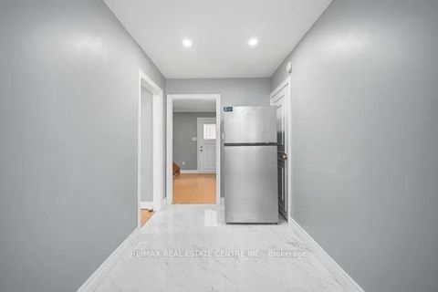 Photo 2 at 53 Farmhill Court, Rouge E11, Toronto