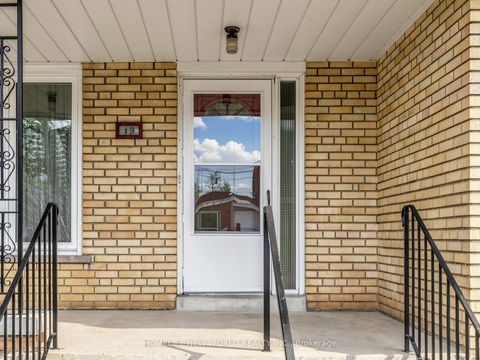 Photo 3 at 19 Robingrove Road, Branson, Toronto