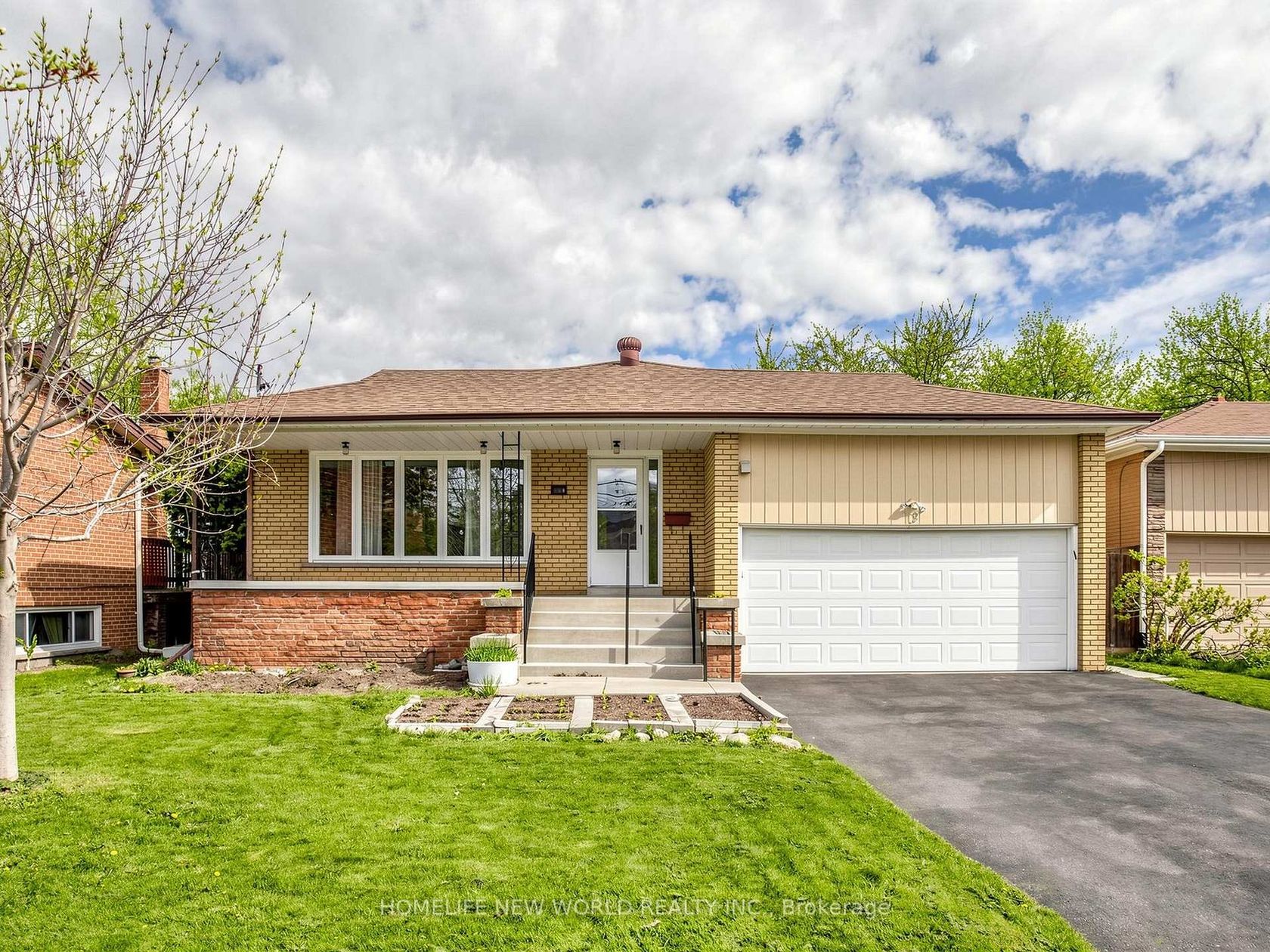 19 Robingrove Road, Branson, Toronto 