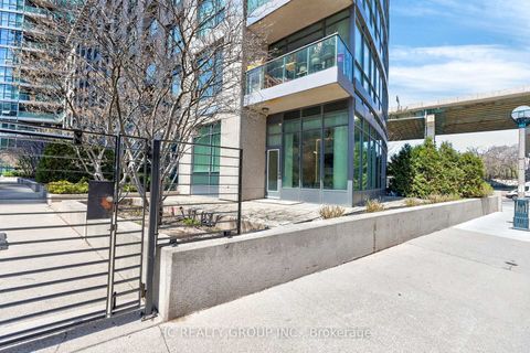 Photo 4 at 121 - 231 Fort York Boulevard, Niagara, Toronto