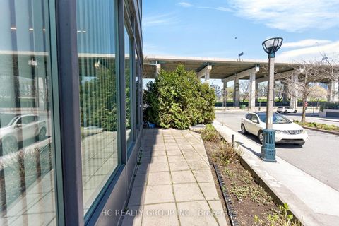 Photo 11 at 121 - 231 Fort York Boulevard, Niagara, Toronto