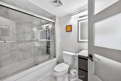 Photo 37 at 121 - 231 Fort York Boulevard, Niagara, Toronto