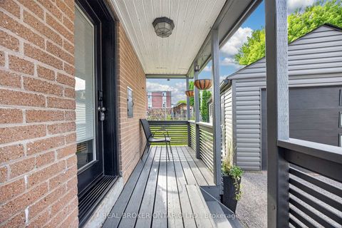 Photo 4 at 30 Willowmount Drive, Birchmount, Toronto