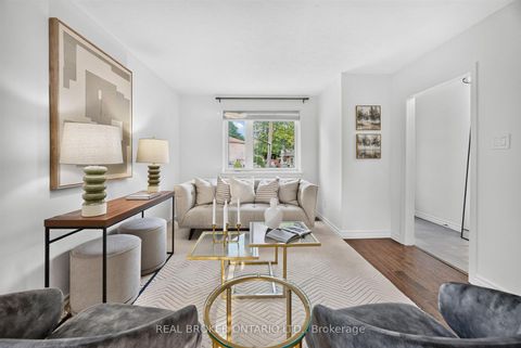 Photo 7 at 30 Willowmount Drive, Birchmount, Toronto
