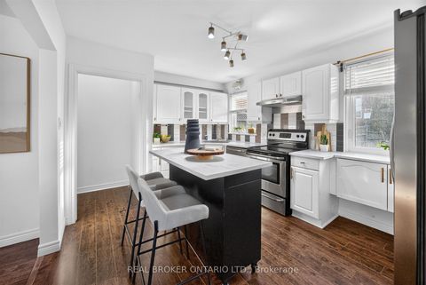 Photo 12 at 30 Willowmount Drive, Birchmount, Toronto