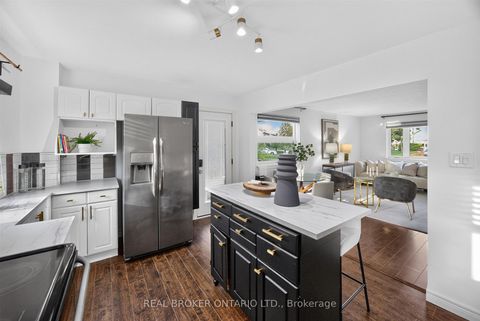 Photo 15 at 30 Willowmount Drive, Birchmount, Toronto