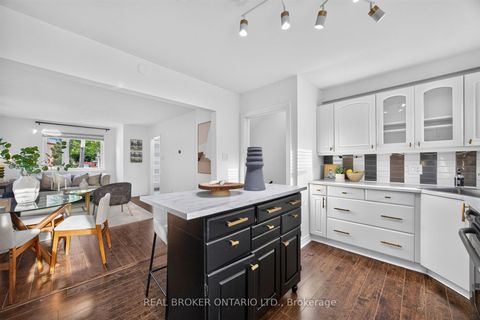 Photo 16 at 30 Willowmount Drive, Birchmount, Toronto