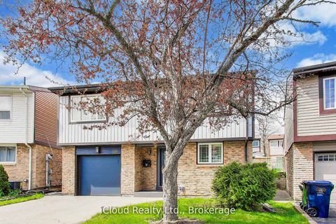 Photo 2 at 29 Pumfrey Crescent, Jamestown, Toronto