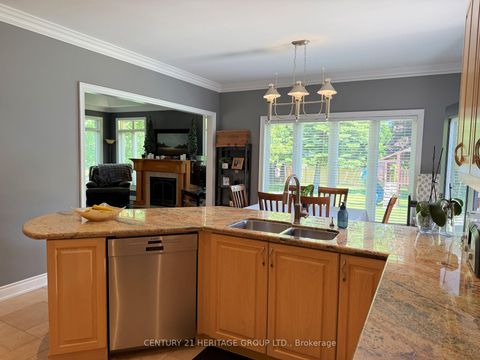 Photo 10 at 49 Shore Crescent, Historic Lakeshore Communities, Georgina