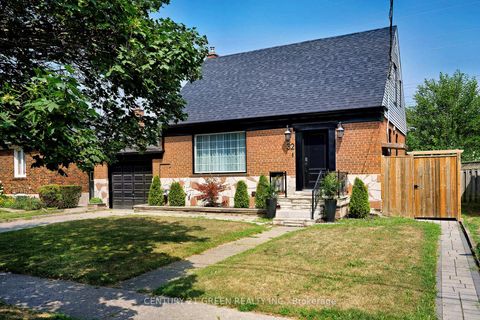 Photo 1 at 32 Castlebar Road, Queensway, Toronto