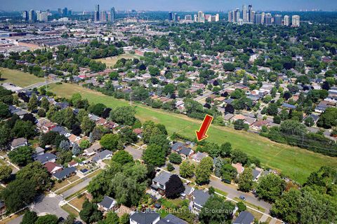 Photo 2 at 32 Castlebar Road, Queensway, Toronto