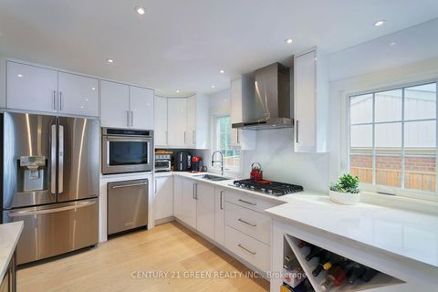 Photo 11 at 32 Castlebar Road, Queensway, Toronto
