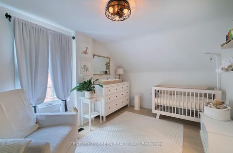 Photo 18 at 32 Castlebar Road, Queensway, Toronto