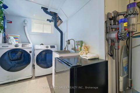 Photo 20 at 32 Castlebar Road, Queensway, Toronto