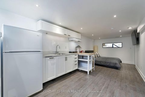 Photo 23 at 32 Castlebar Road, Queensway, Toronto
