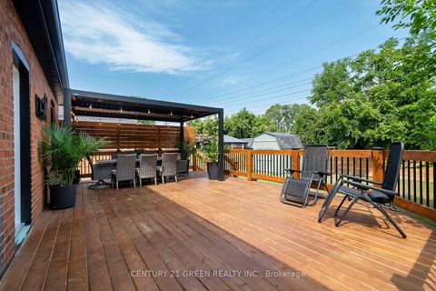 Photo 28 at 32 Castlebar Road, Queensway, Toronto