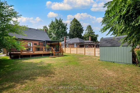 Photo 33 at 32 Castlebar Road, Queensway, Toronto