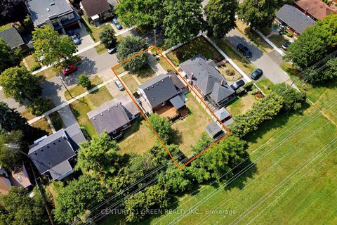 Photo 34 at 32 Castlebar Road, Queensway, Toronto