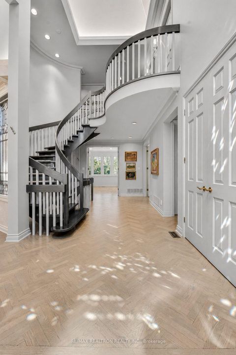 Photo 10 at 15 Sunforest Court, Newtonbrook West, Toronto