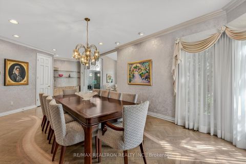 Photo 18 at 15 Sunforest Court, Newtonbrook West, Toronto