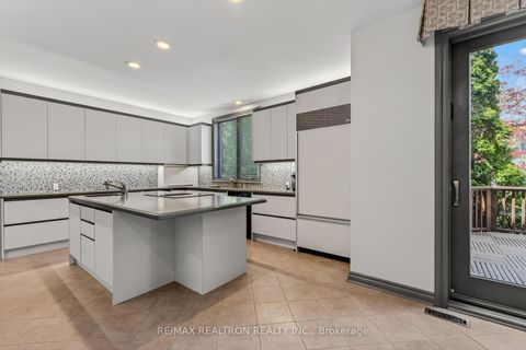 Photo 24 at 15 Sunforest Court, Newtonbrook West, Toronto