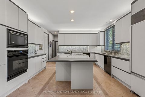 Photo 25 at 15 Sunforest Court, Newtonbrook West, Toronto