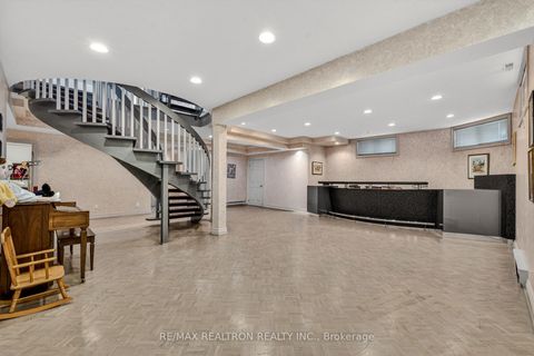 Photo 34 at 15 Sunforest Court, Newtonbrook West, Toronto