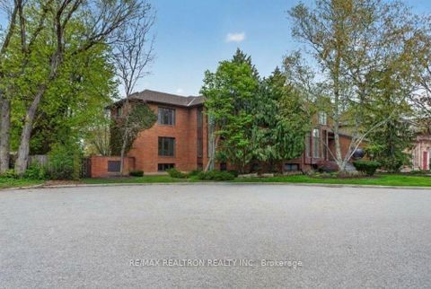 Photo 38 at 15 Sunforest Court, Newtonbrook West, Toronto