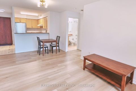 Photo 10 at 900 - 8 Pemberton Avenue, Newtonbrook East, Toronto