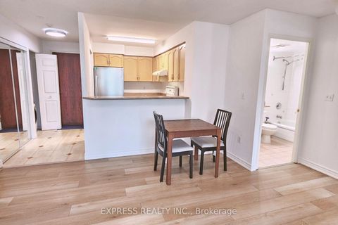 Photo 11 at 900 - 8 Pemberton Avenue, Newtonbrook East, Toronto
