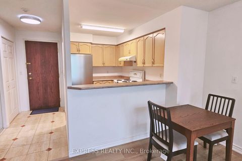 Photo 12 at 900 - 8 Pemberton Avenue, Newtonbrook East, Toronto