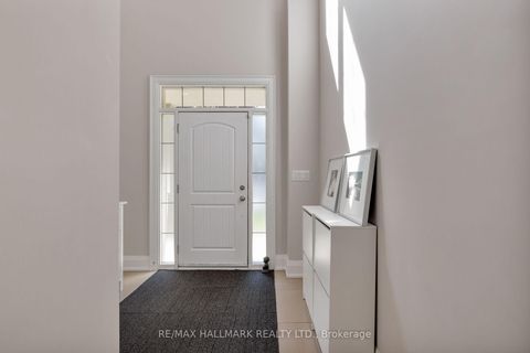 Photo 1 at 194 Erskine Avenue, Mount Pleasant East, Toronto