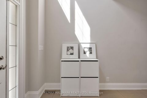 Photo 2 at 194 Erskine Avenue, Mount Pleasant East, Toronto