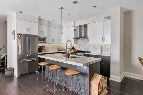 Photo 6 at 194 Erskine Avenue, Mount Pleasant East, Toronto
