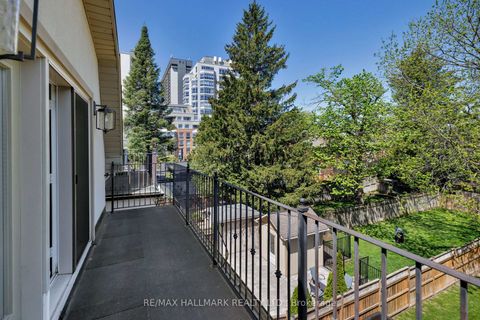 Photo 19 at 194 Erskine Avenue, Mount Pleasant East, Toronto
