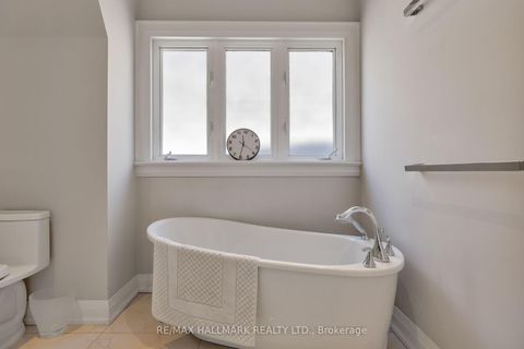 Photo 23 at 194 Erskine Avenue, Mount Pleasant East, Toronto