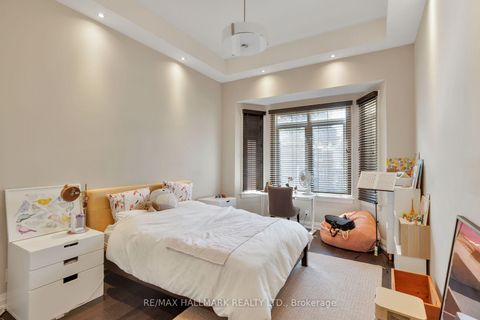 Photo 25 at 194 Erskine Avenue, Mount Pleasant East, Toronto