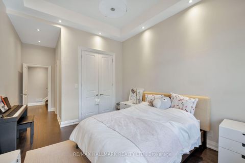 Photo 26 at 194 Erskine Avenue, Mount Pleasant East, Toronto