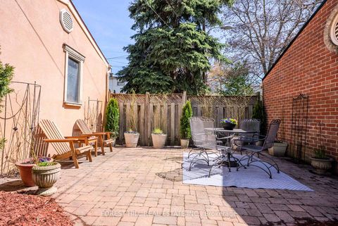 Photo 9 at 451 Sackville Street, South St. James Town, Toronto