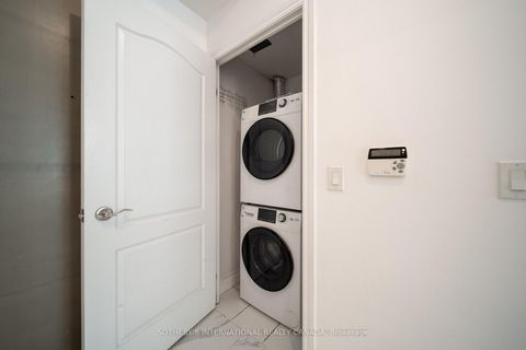 Photo 18 at 809 - 319 Merton Street, Mount Pleasant West, Toronto