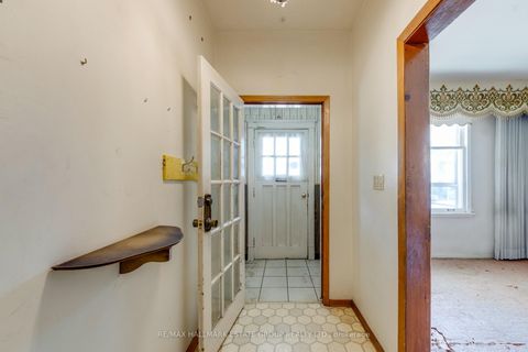 Photo 1 at 160 Coxwell Avenue, Coxwell, Toronto