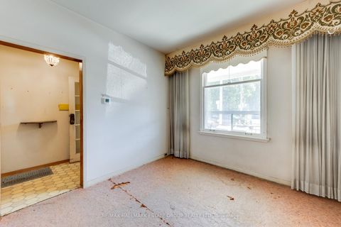 Photo 4 at 160 Coxwell Avenue, Coxwell, Toronto