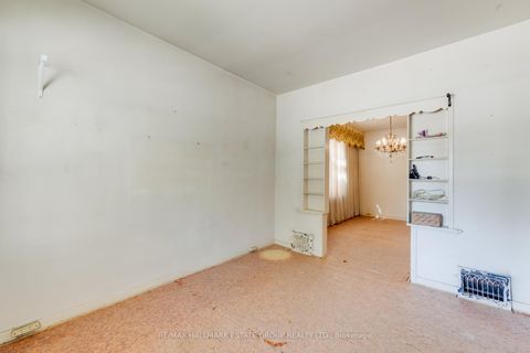Photo 6 at 160 Coxwell Avenue, Coxwell, Toronto