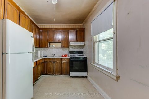 Photo 17 at 160 Coxwell Avenue, Coxwell, Toronto