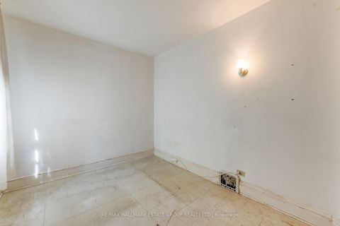 Photo 29 at 160 Coxwell Avenue, Coxwell, Toronto