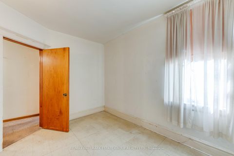 Photo 30 at 160 Coxwell Avenue, Coxwell, Toronto