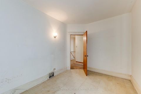 Photo 31 at 160 Coxwell Avenue, Coxwell, Toronto