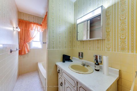 Photo 33 at 160 Coxwell Avenue, Coxwell, Toronto