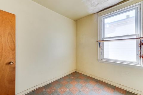 Photo 35 at 160 Coxwell Avenue, Coxwell, Toronto
